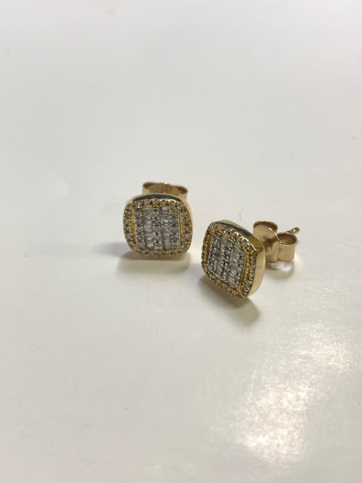 14K Yellow Gold  Earring with Diamond