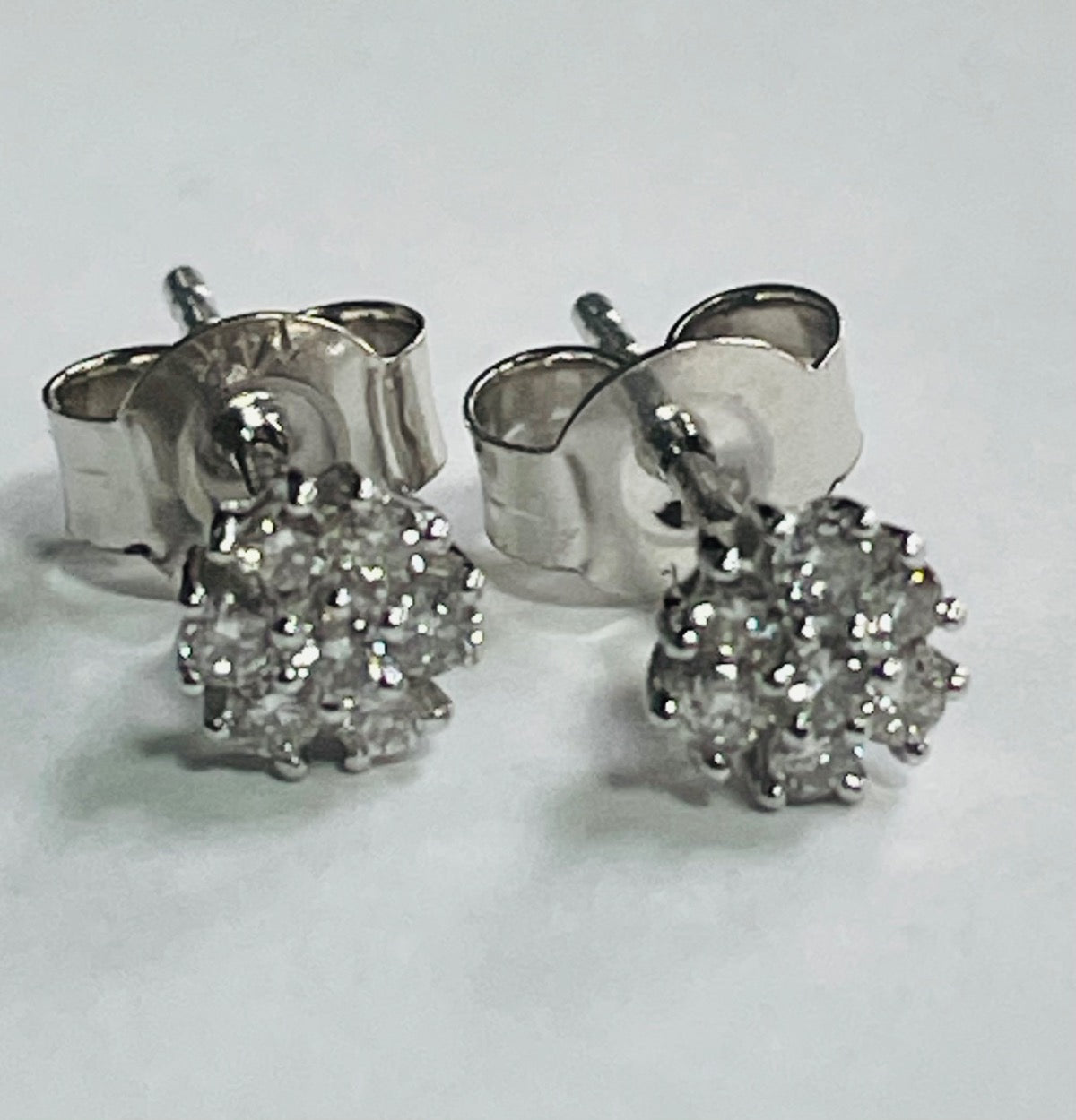 14K White Gold 4mm Earring with Diamond