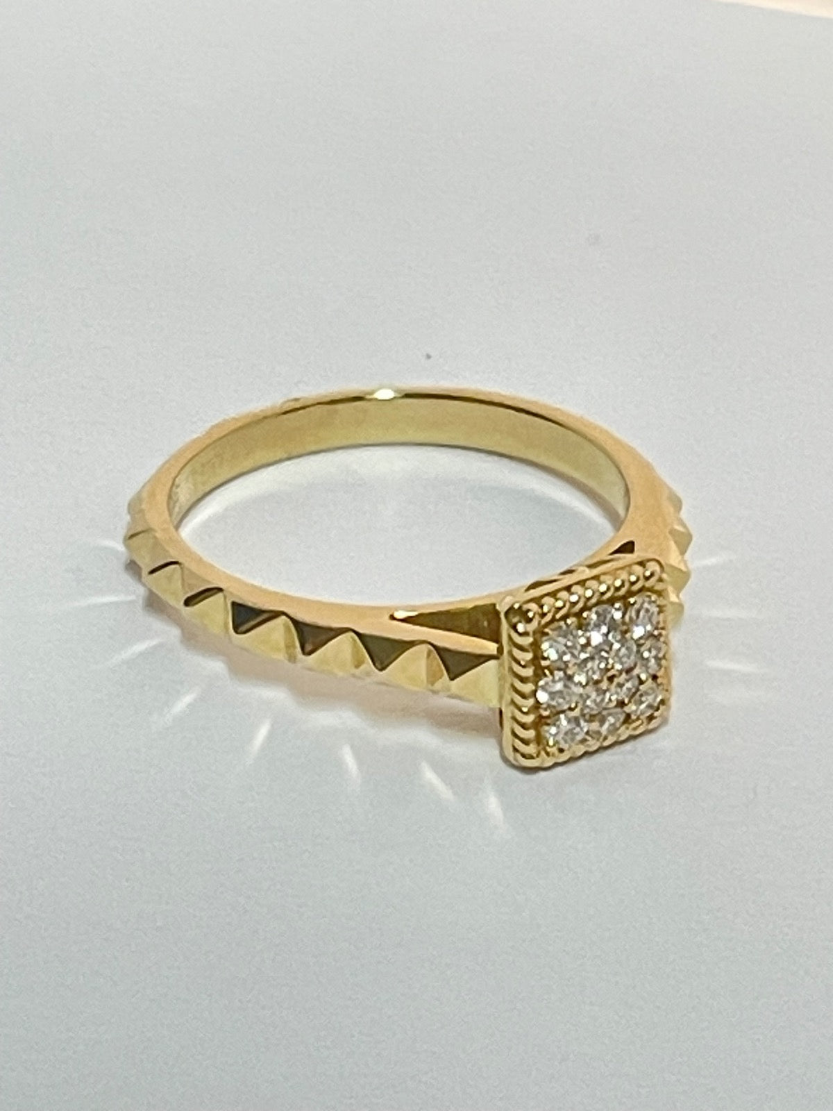 18K Yellow Gold  Ring with Diamond