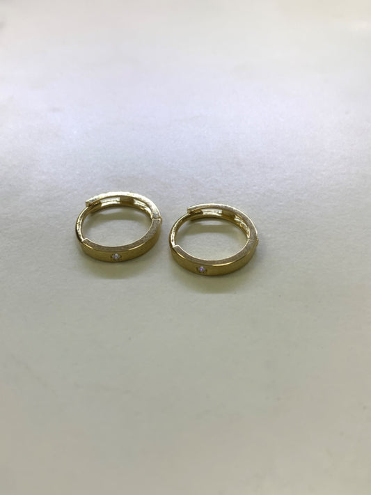 Brincho de argola de ouro amarelo de 14k com diamante