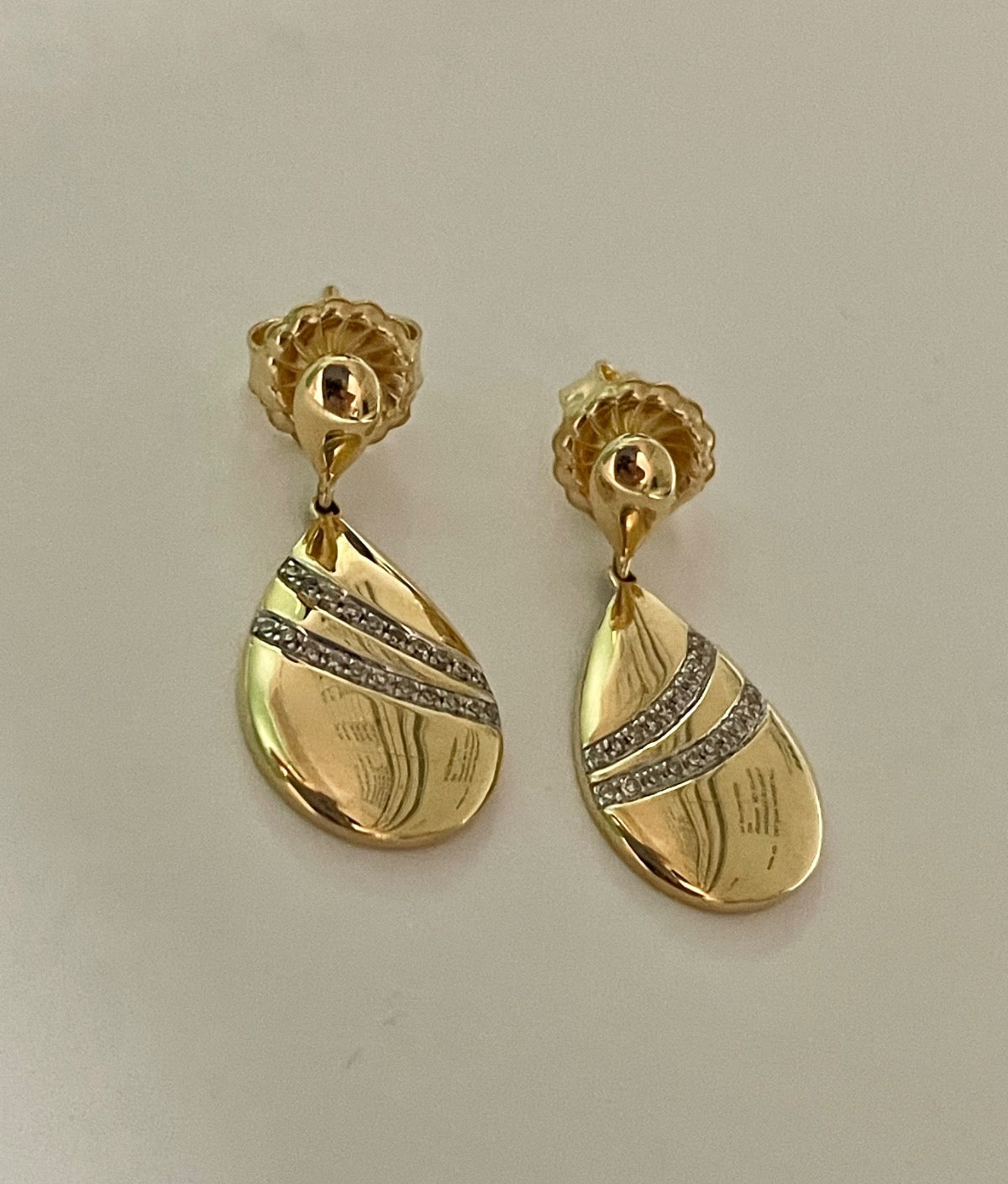 14K Yellow Gold  Earring with Diamond