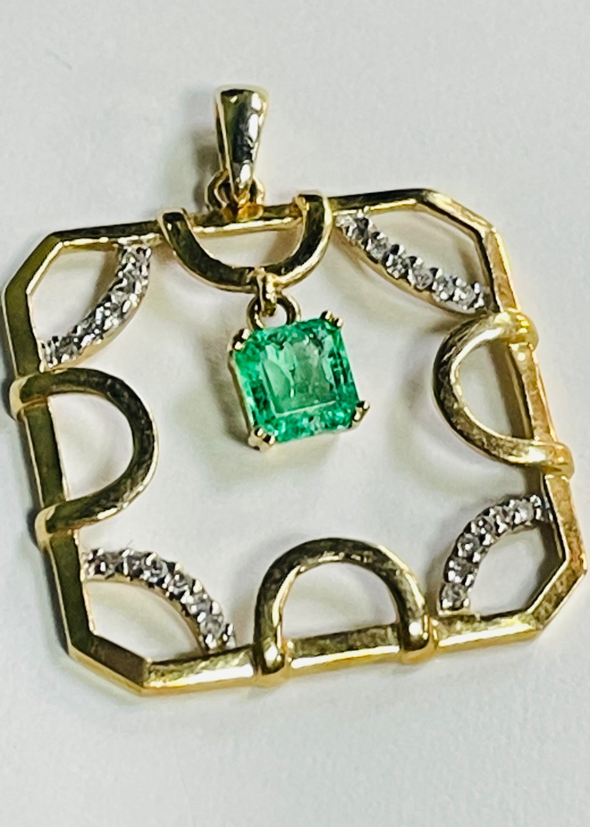 14K Yellow Gold  Pendant with Diamond and Emerald