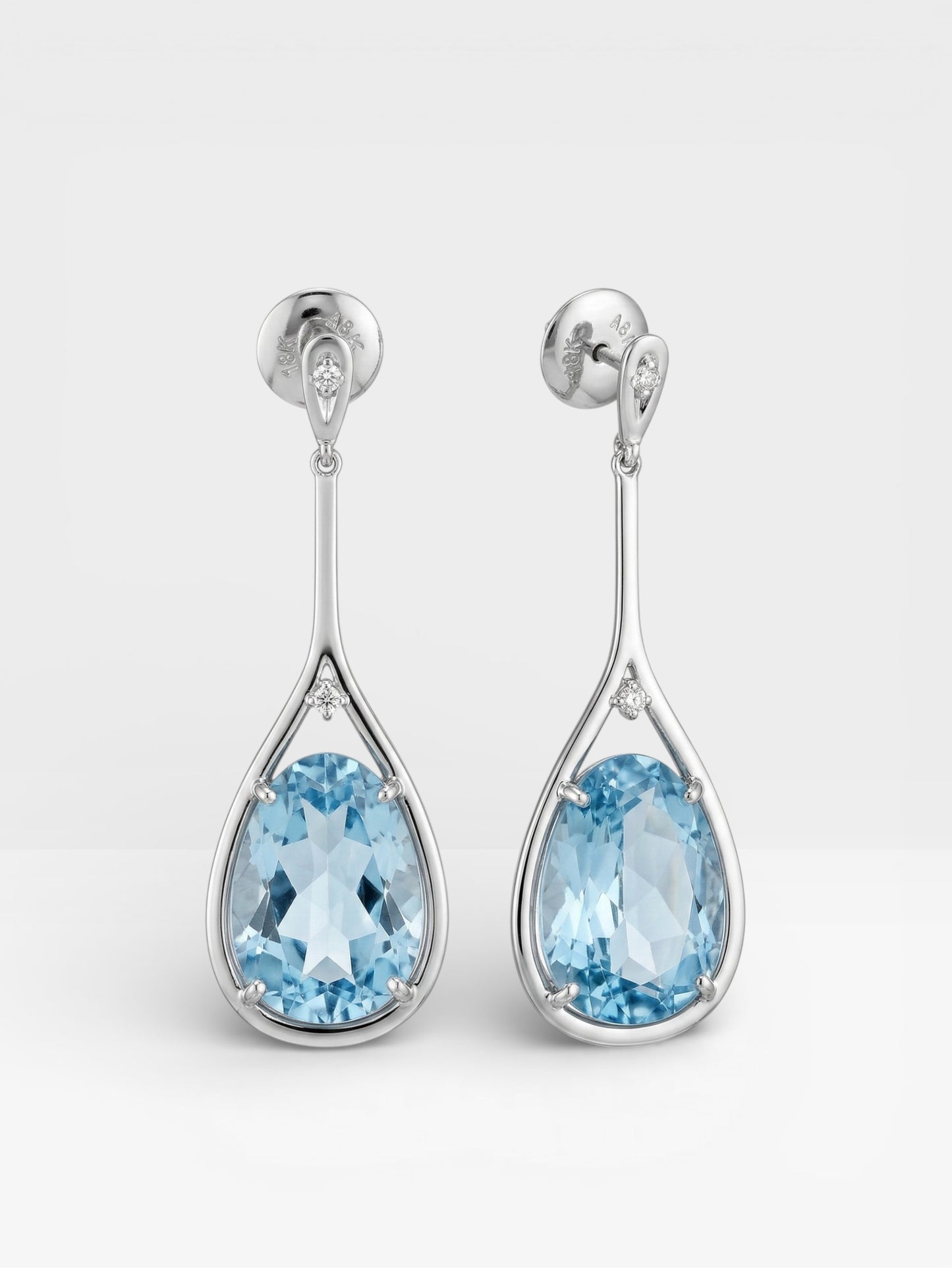 18K White Gold  Earring with Topaz and Diamond