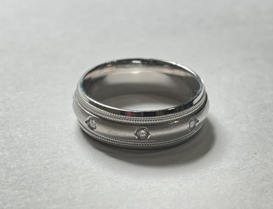 18K White Gold  Wedding Band with Diamond