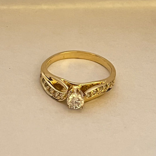 18K Yellow Gold  Engagement Ring with Diamond