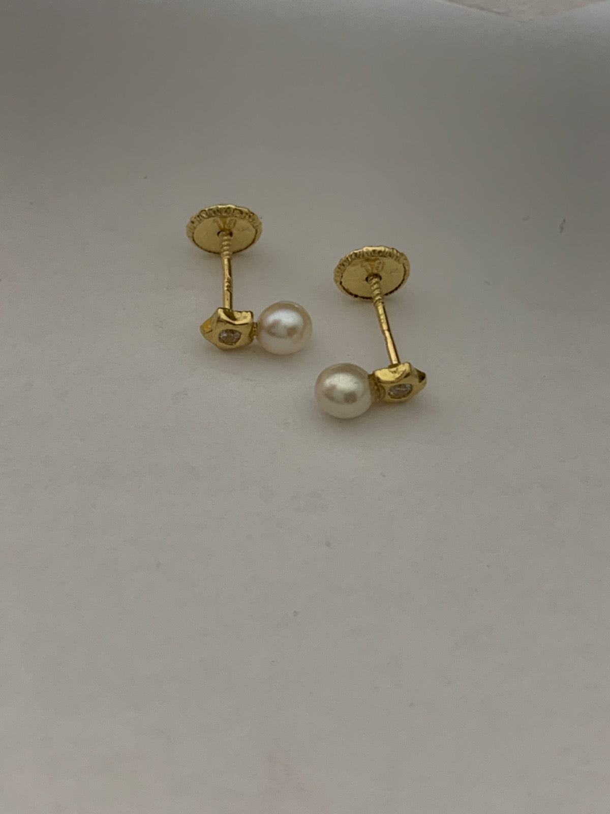 18K Yellow Gold  Earring with Pearl