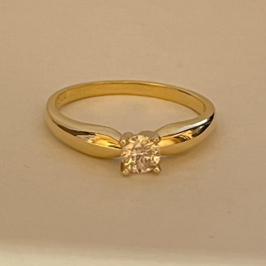 18K Yellow Gold  Engagement Ring with Diamond