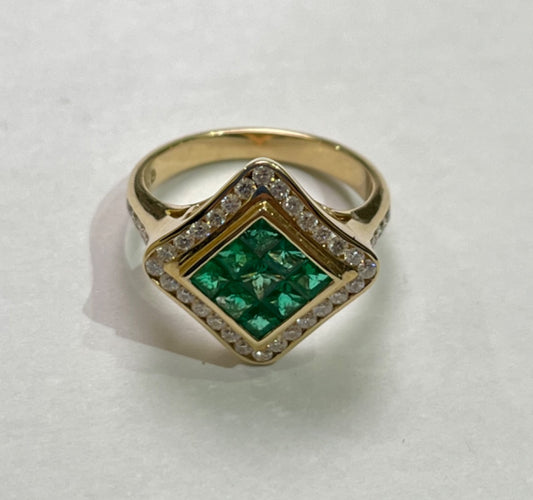 14K Yellow Gold  Ring with Diamond and Emerald