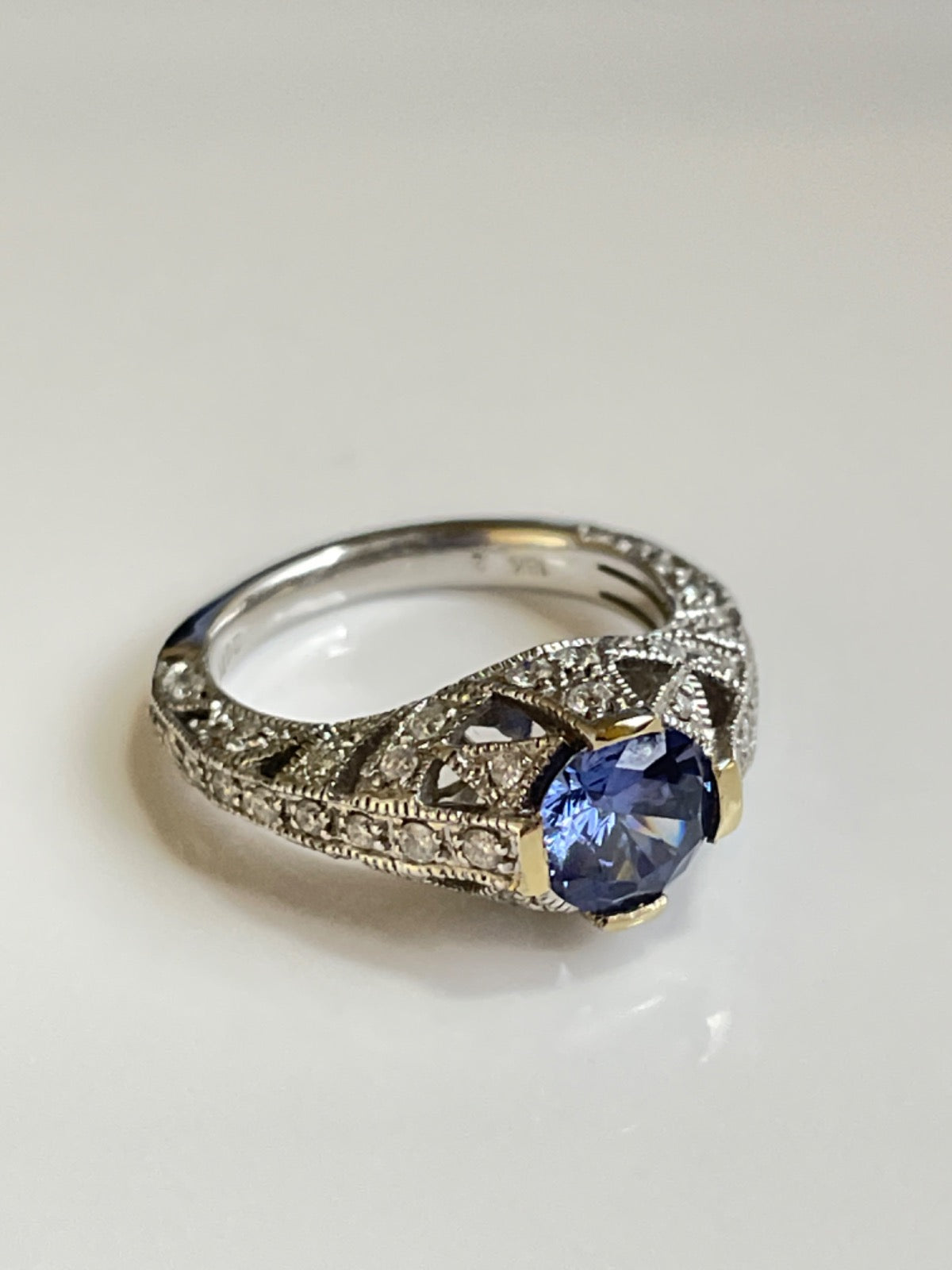 18K White Gold  Ring with Tanzanite and Diamond