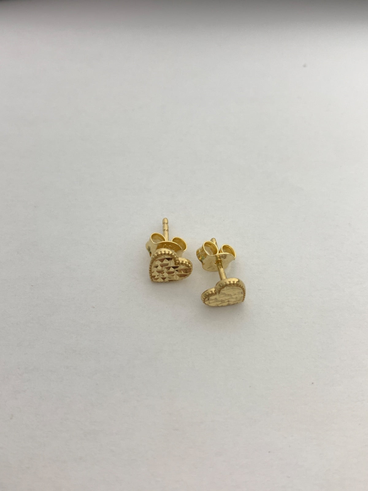 18K Yellow Gold Heart Earring