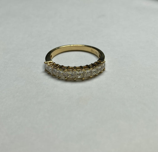 18K Yellow Gold  Ring with Diamond