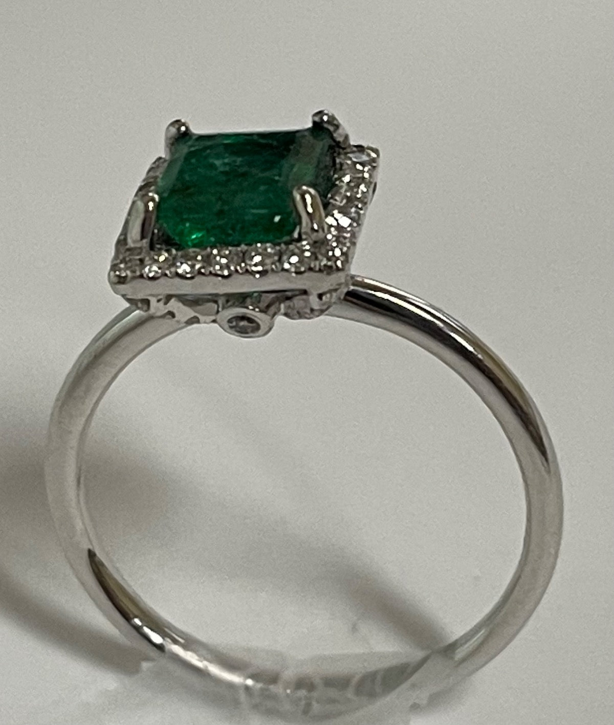 14K White Gold  Ring with Diamond and Emerald