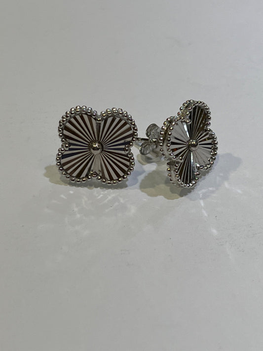 White Silver Motif Earring