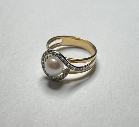 19K Two-Tone Gold  Ring with CZ and Pearl