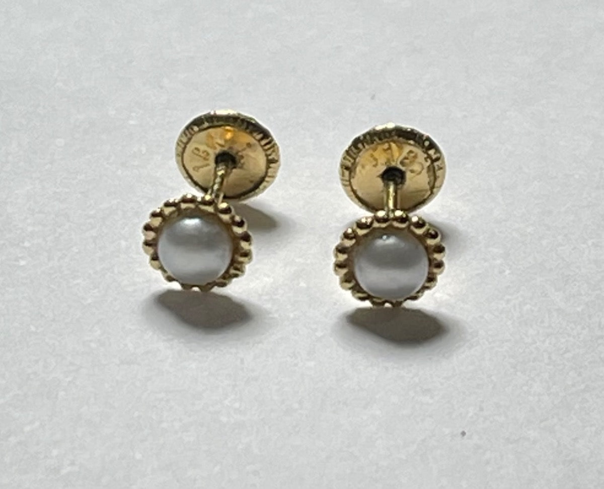 18K Yellow Gold  Earring with Pearl