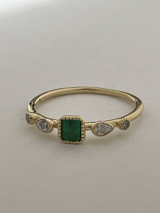 14K Yellow Gold  Ring with Diamond and Emerald