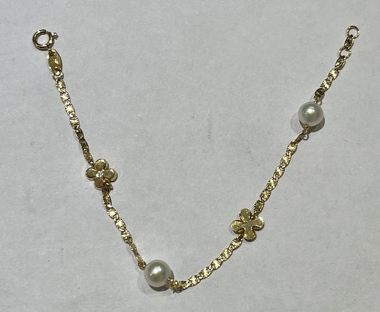 18K Yellow Gold Pearl and Flower Baby Bracelet with Pearl