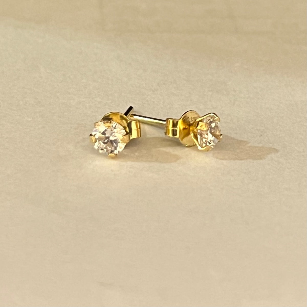 18K Yellow Gold  Earring with CZ