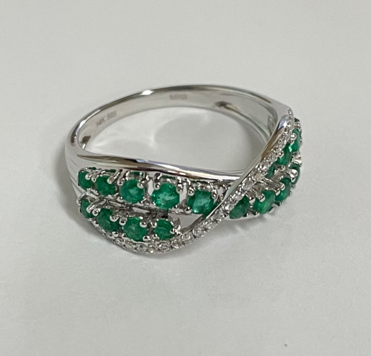 14K White Gold  Ring with Diamond and Emerald