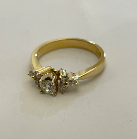 18K Yellow Gold  Engagement Ring with Diamond