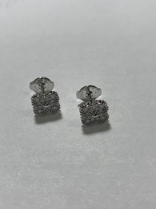 18K White Gold  Earring with Diamond