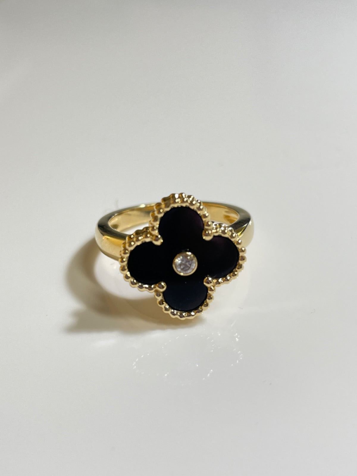 18K Yellow Gold  Ring with Diamond and Onyx