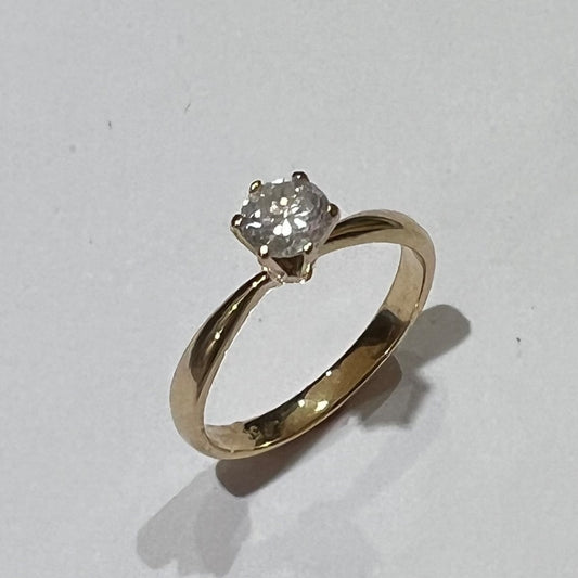 18K Yellow Gold  Engagement Ring with Diamond