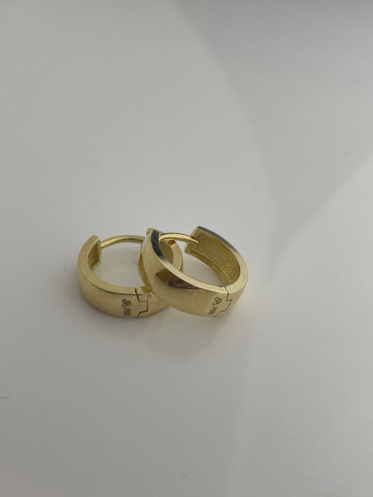 18K Yellow Gold Hoop Earring