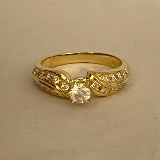 18K Yellow Gold  Engagement Ring with Diamond