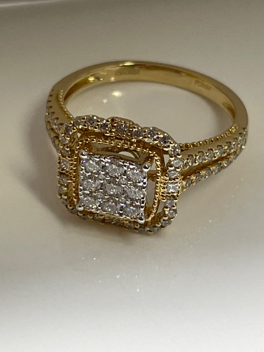 18K Yellow Gold  Engagement Ring with Diamond