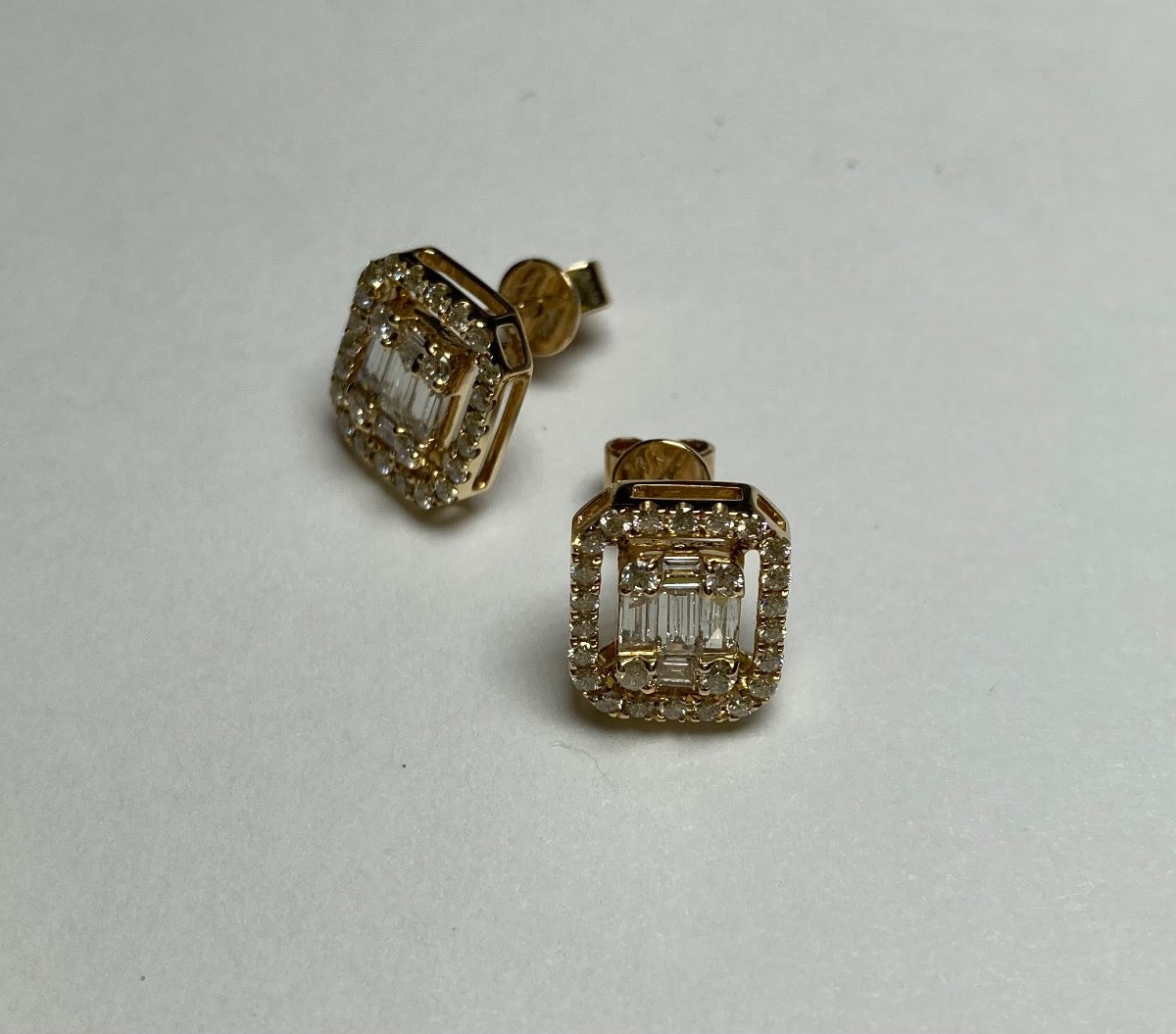 14K Yellow Gold  Earring with Diamond