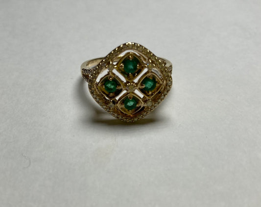 14K Yellow Gold  Ring with Diamond and Emerald