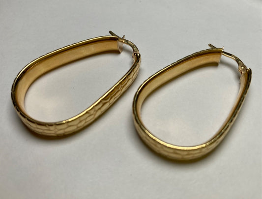 18K Yellow Gold Hoop Earring