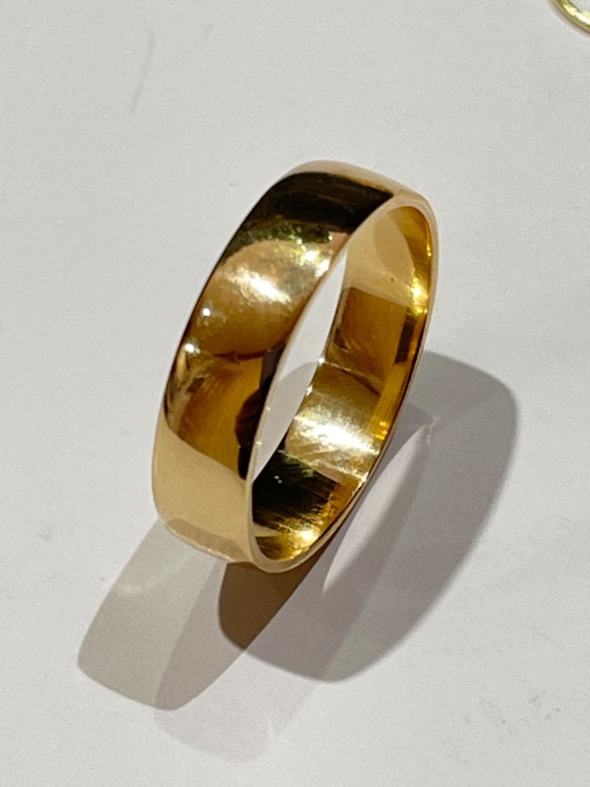 18K Yellow Gold Semi Abaulad  Wedding Band