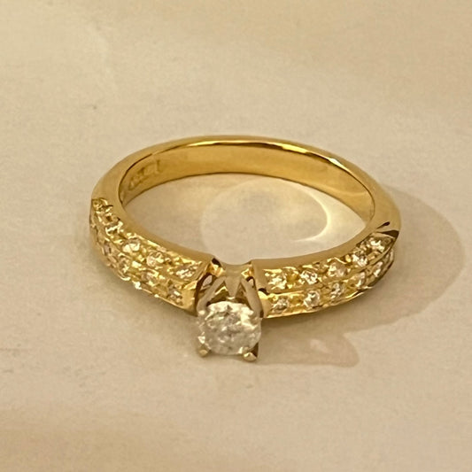 18K Yellow Gold  Engagement Ring with Diamond