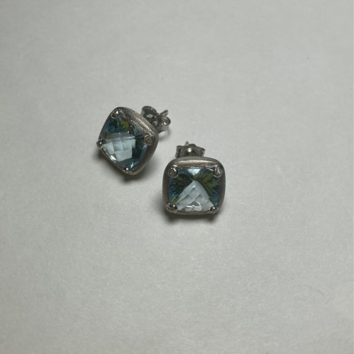 18K White Gold  Earring with Diamond and Aquamarine