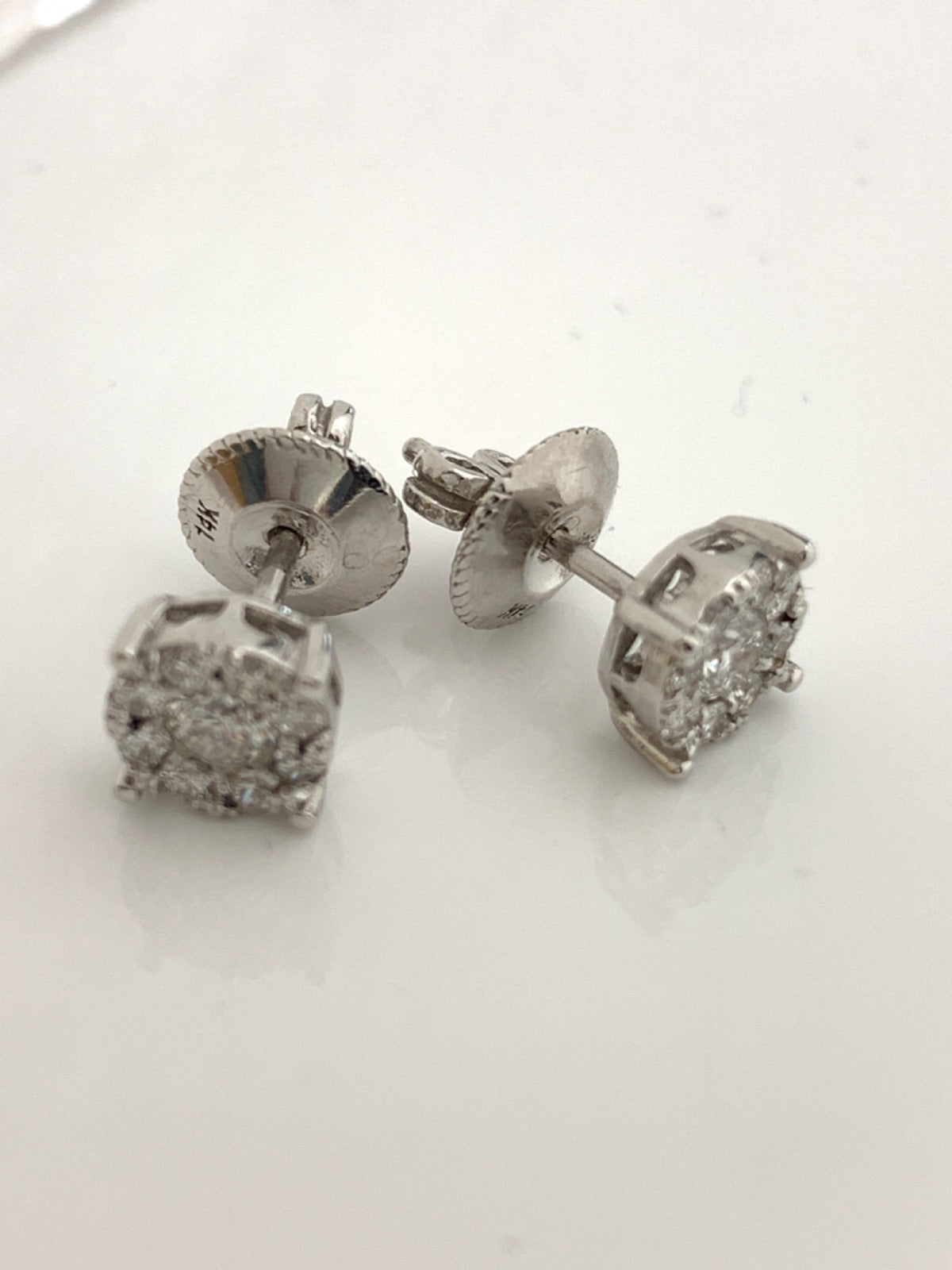 14K White Gold Studs  Earring with Diamond